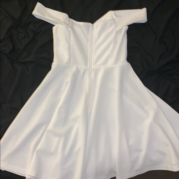 Flowy off the shoulder dress - Picture 2 of 4